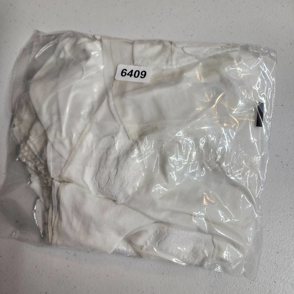 Alexis Ashton Top Sheer Ruffled Off Shoulder in White Size XS NWT - Picture 7 of 7